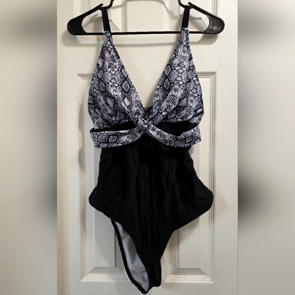 NWOT B2prity Black & White Snake Print Women's one peice swimsuit
